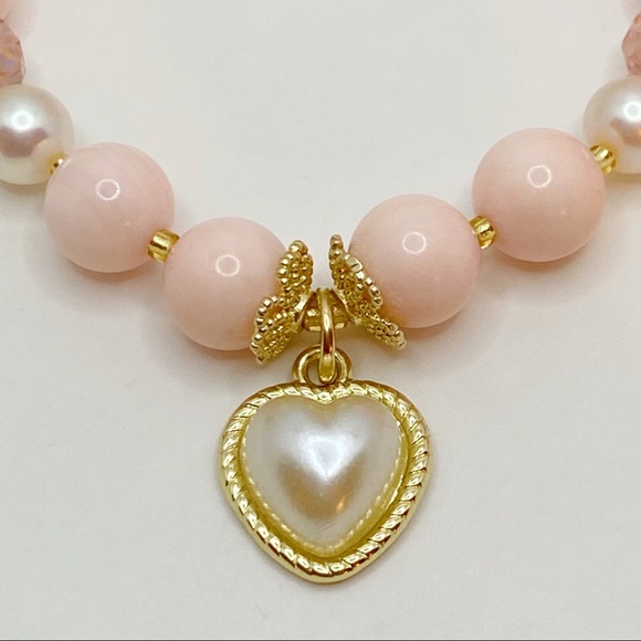 Queen Conch Shell Crystal Pearl Bracelet - Picture 4 of 9